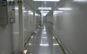 無(wú)塵車(chē)間照明燈具的清潔維護(hù)，更多視頻搜索：@凈化東哥